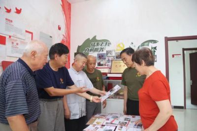 【八一建军节特别报道】北京专家为天津老兵送健康